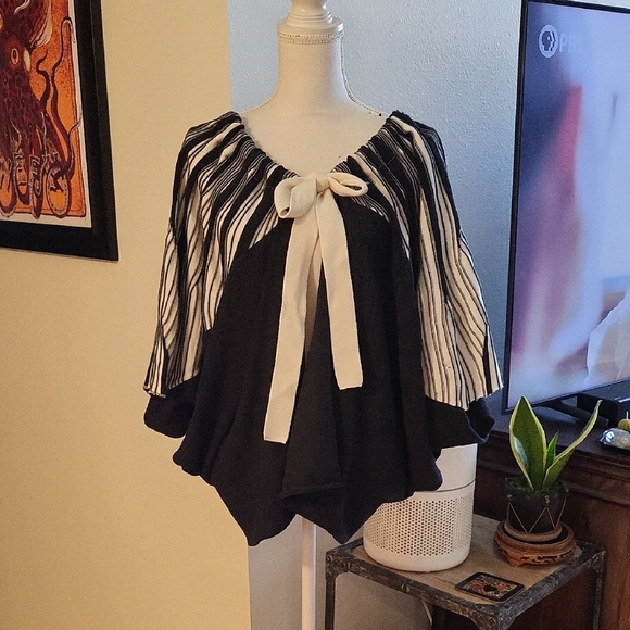 Crea Concepts Dark Gray Black & Cream 50% Wool Shawl - Picture 1 of 12
